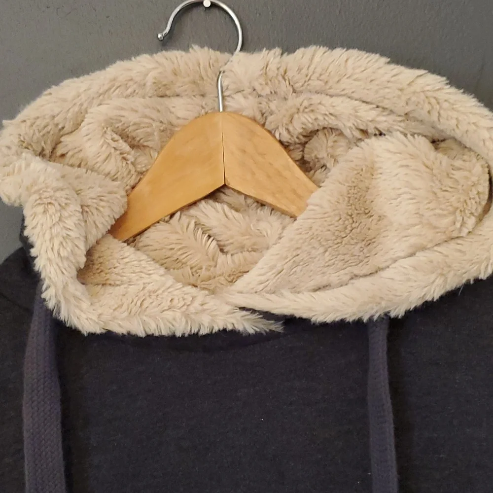 Aerie size M sweatshirt - Picture 2 of 6